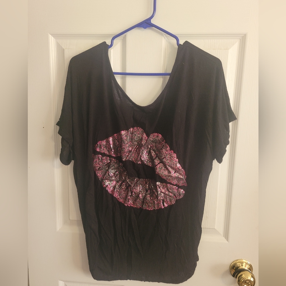 Cloudless Lips Glitter Graphic Tshirt Top